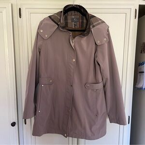 Gallery Rain Coat with Hood and Detachable lining. Size L ☔️